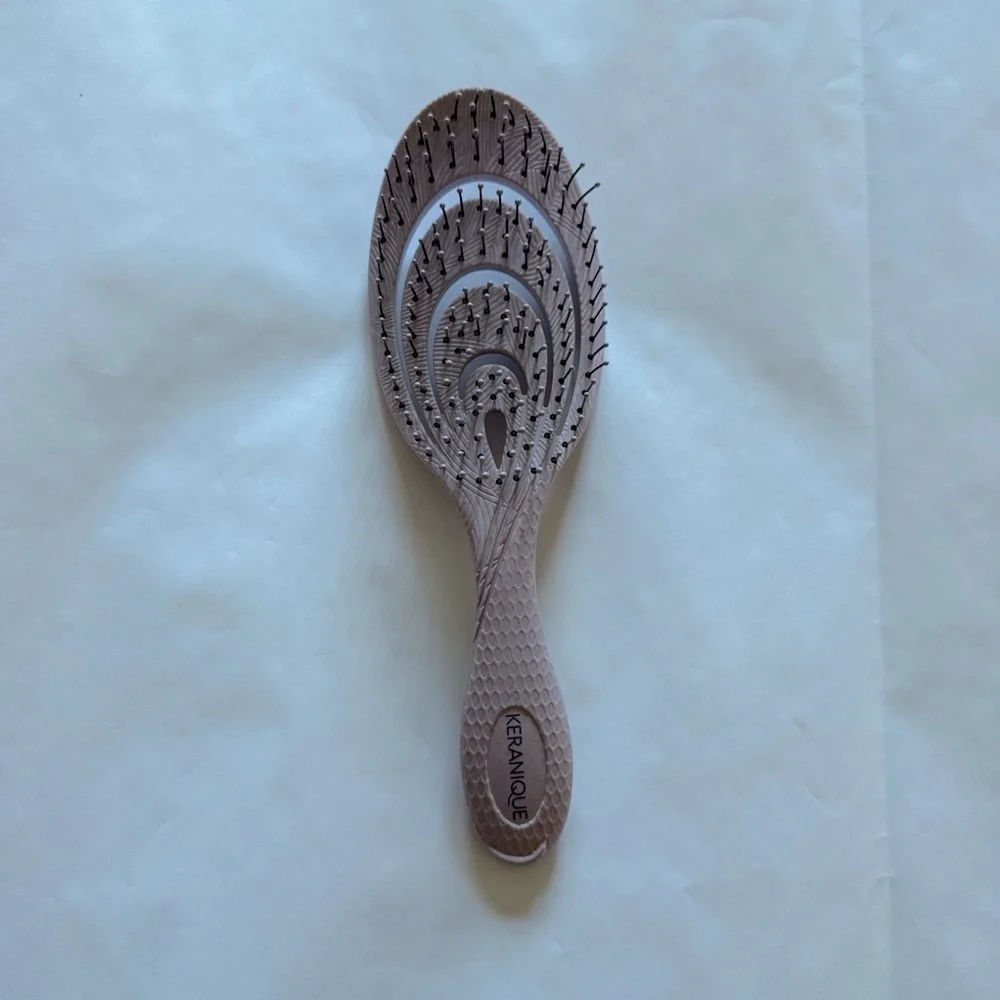 NWT Keranique| Keranique Detangling Hair Brush for all Hair Types